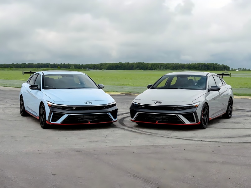 6-స్పీడ్ మాన్యువల్ ట్రాన్స్మిషన్ అందుబాటులో ఉంది! టిసిఆర్ రోడ్ -లీగల్ - హ్యుందాయ్ ఎలంట్రా ఎన్ టిసిఆర్ అధికారిక చిత్రాలు విడుదల చేశాయి.